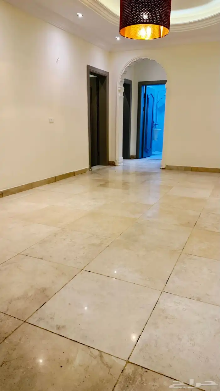 شقه للايجار في حي الروضة جدة 4 غرف و صالة 2