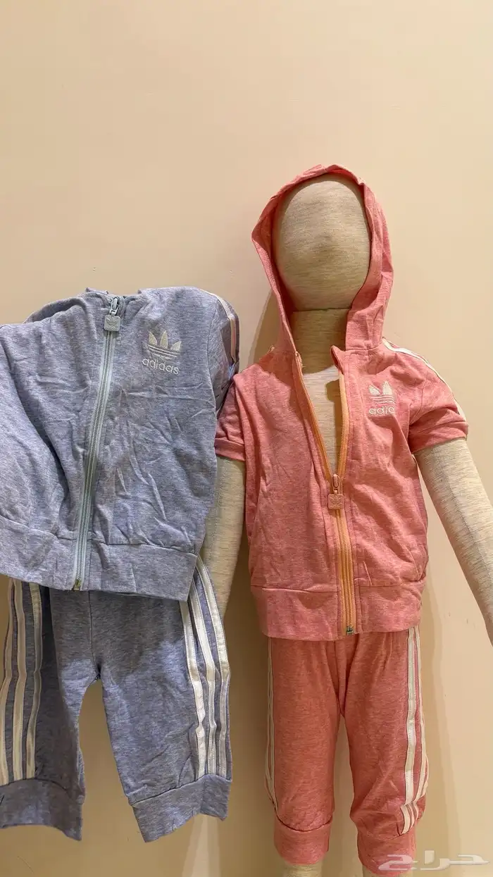 ملابس وجزم للبيع بالكامل 37