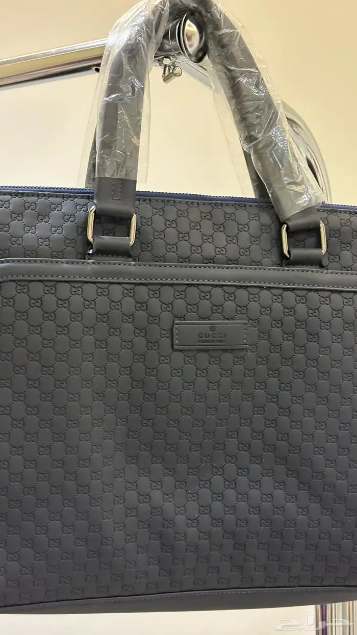 ملابس وجزم للبيع بالكامل 17