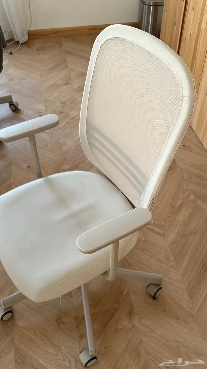 للبيع 4 مكتب مع كرسي وأدراج 2500 ريال 4