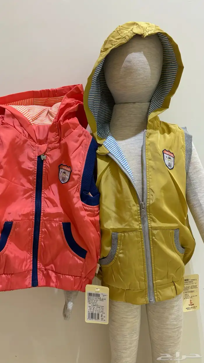 ملابس وجزم للبيع بالكامل 38