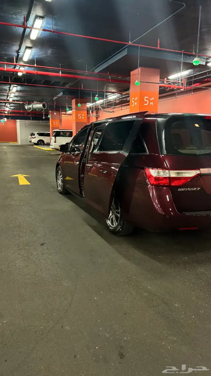 للبيع هوندا اودسي عائلية موديل 2012 21