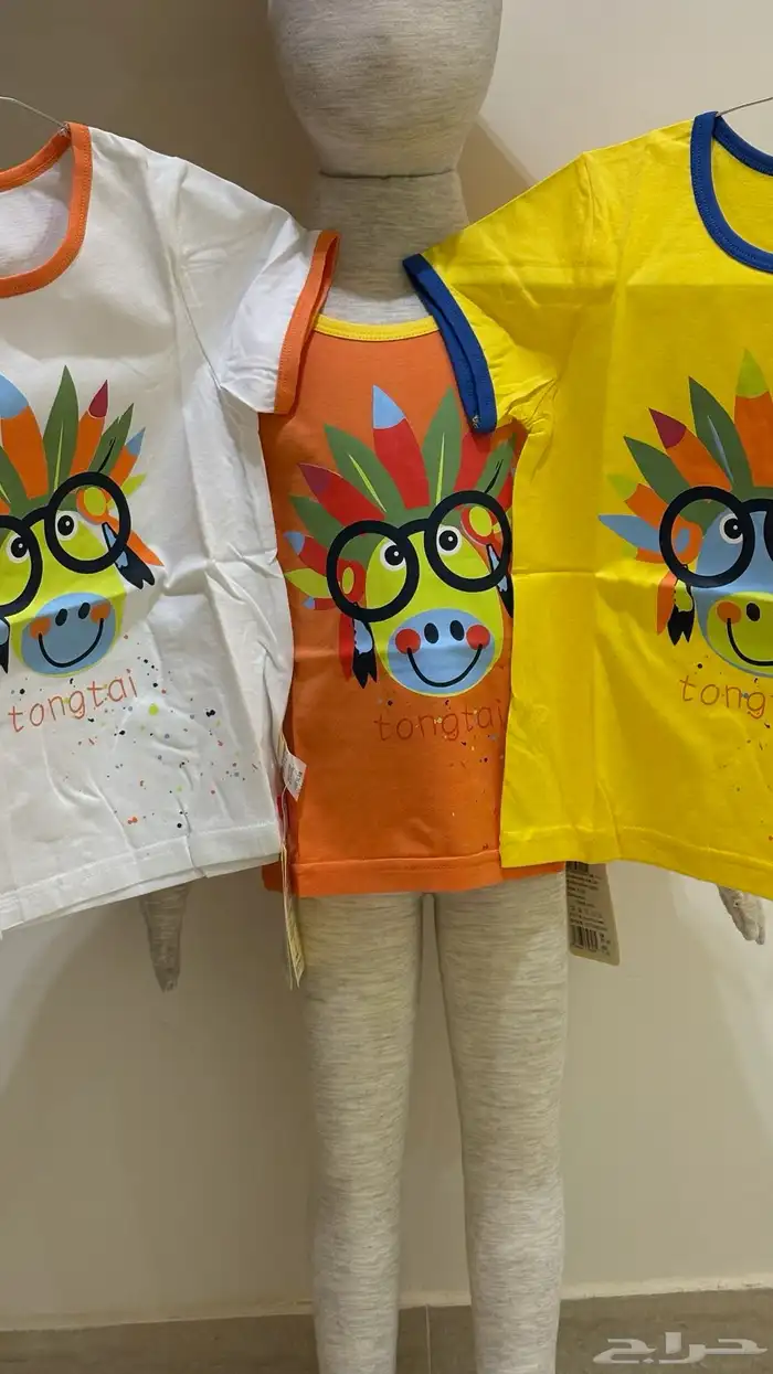 ملابس وجزم للبيع بالكامل 33