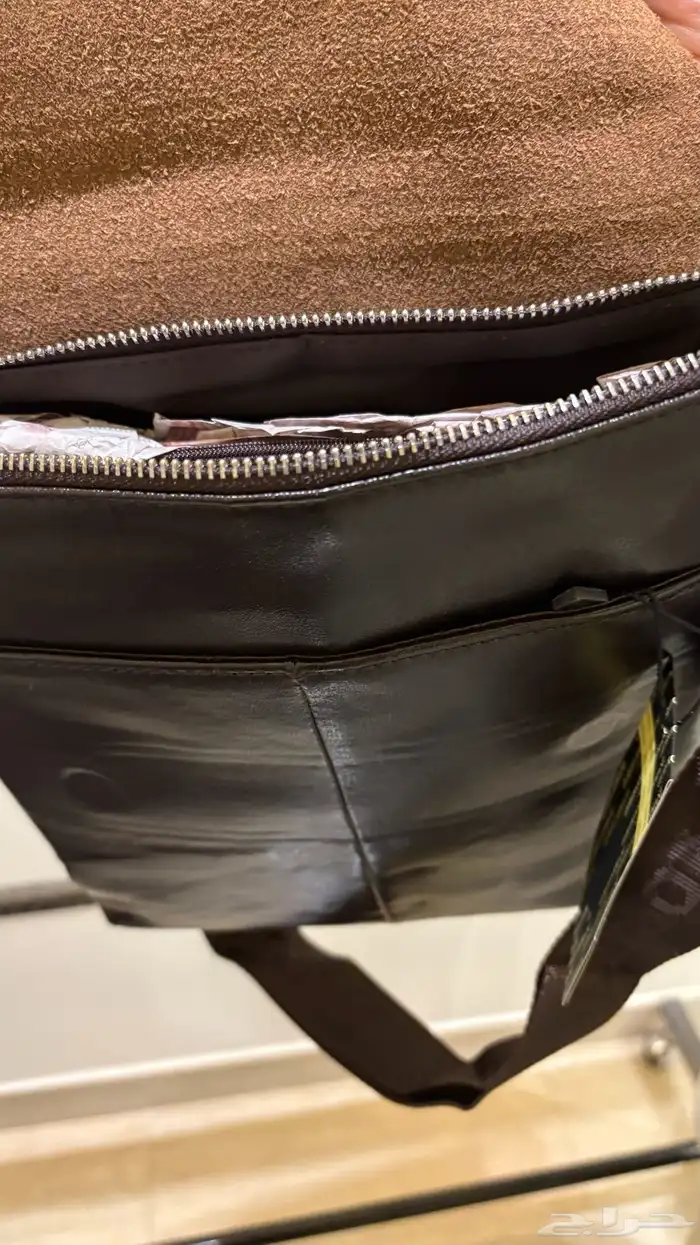 ملابس وجزم للبيع بالكامل 16