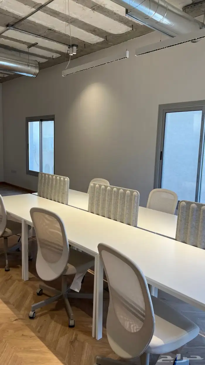 للبيع 4 مكتب مع كرسي وأدراج 2500 ريال 0