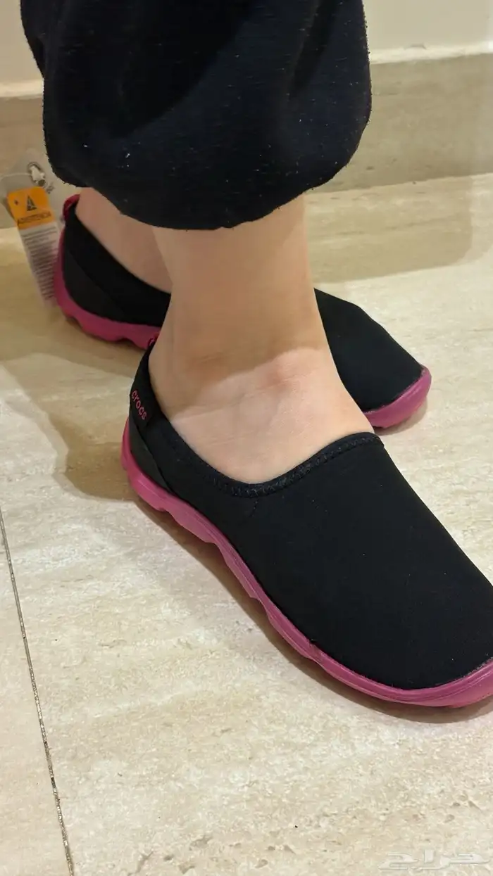 ملابس وجزم للبيع بالكامل 5