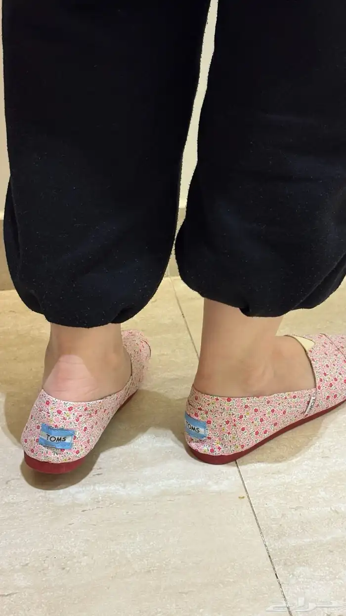 ملابس وجزم للبيع بالكامل 12