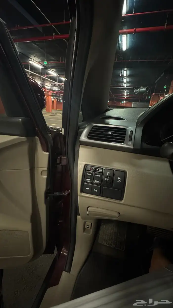 للبيع هوندا اودسي عائلية موديل 2012 16