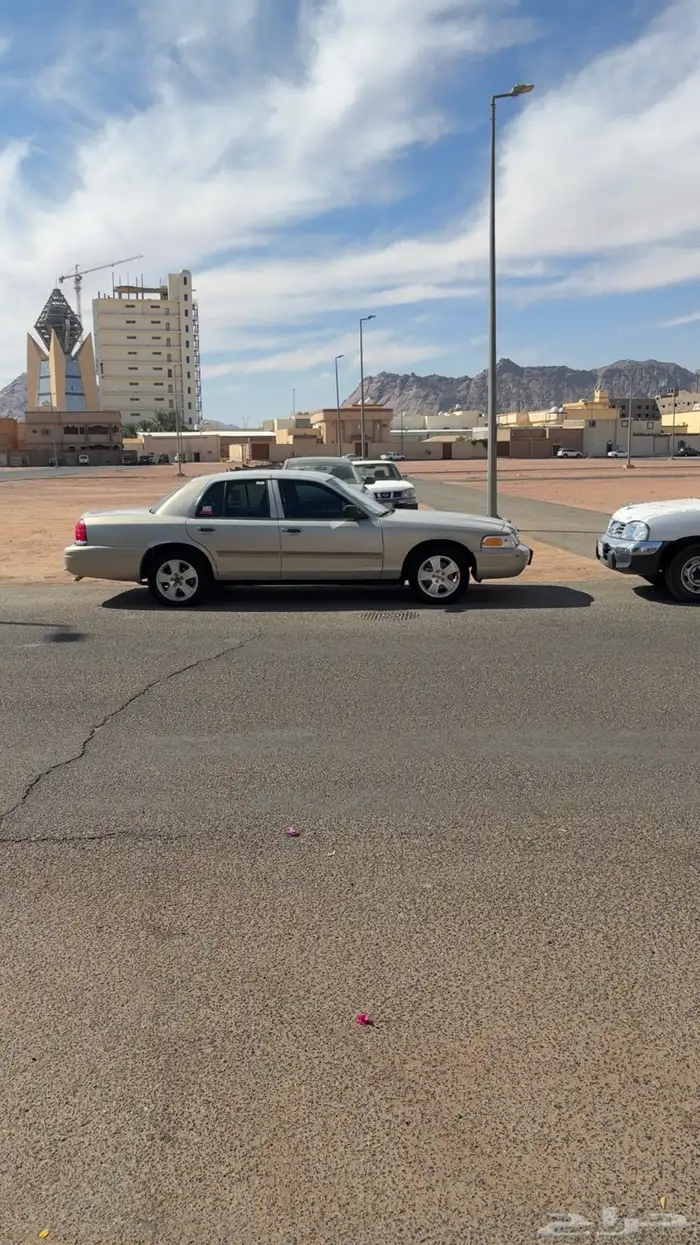 فورد فكوريا2011للبيع واقبل البدل المناسب 0