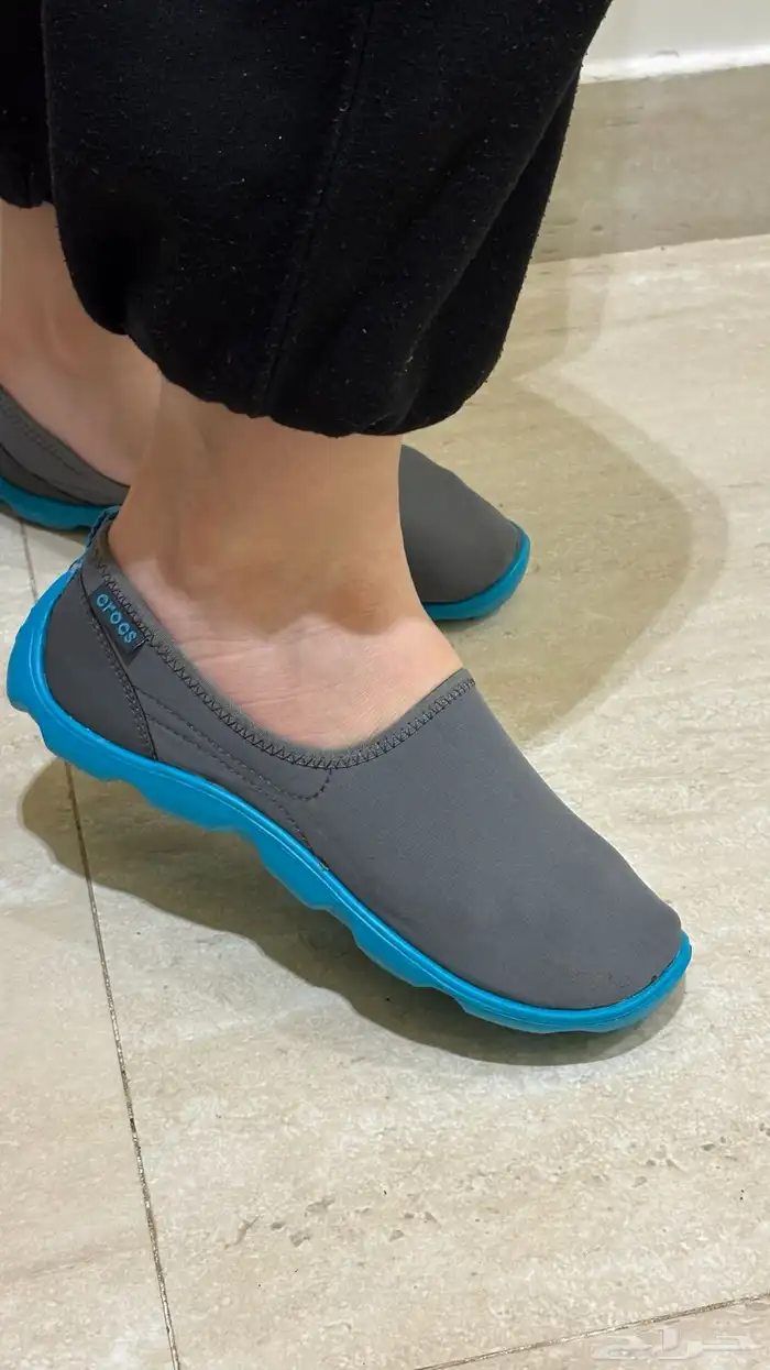 ملابس وجزم للبيع بالكامل 4