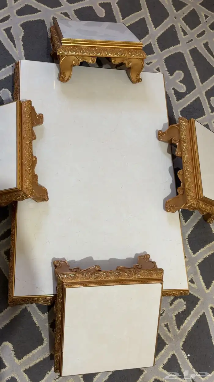 طاولة ارضية و4 خدمة 0