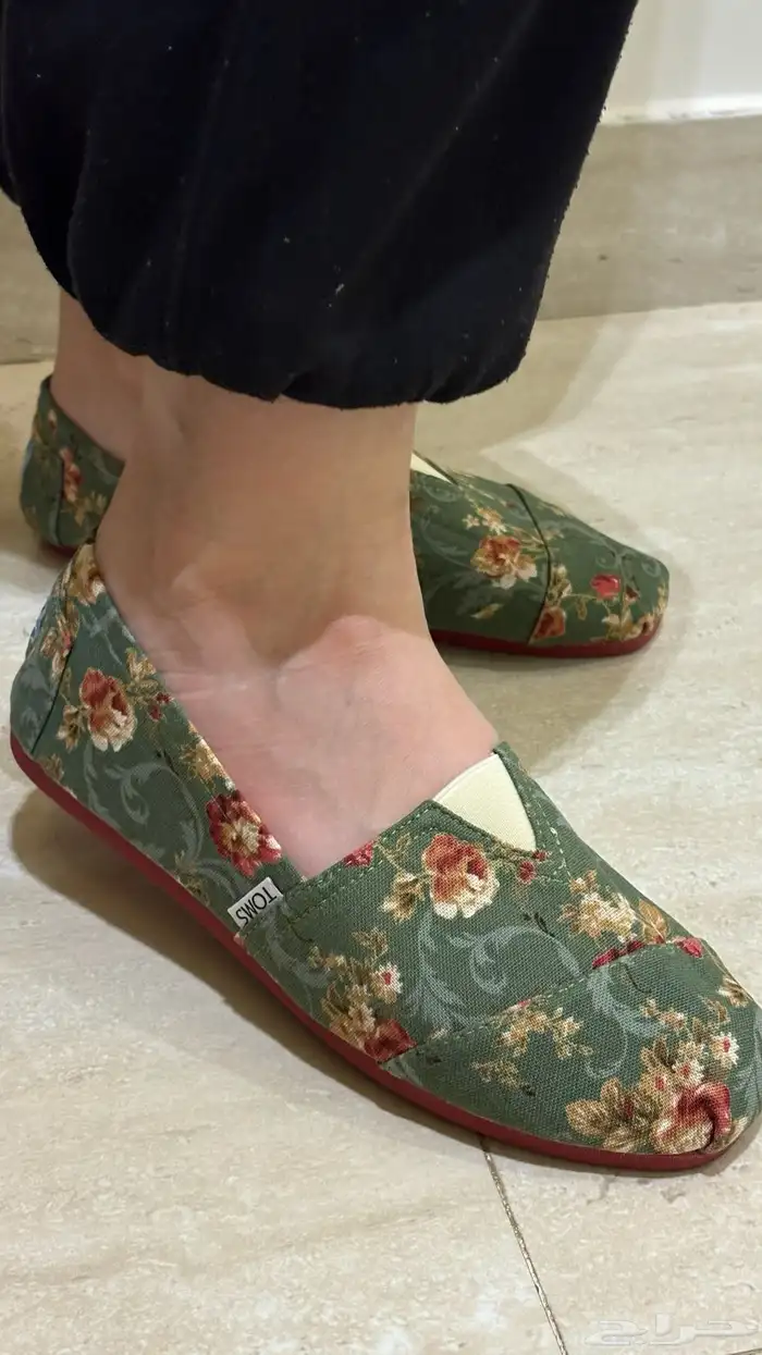 ملابس وجزم للبيع بالكامل 10