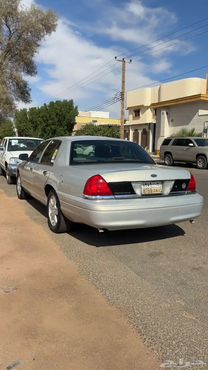 فورد فكوريا2011للبيع واقبل البدل المناسب 3