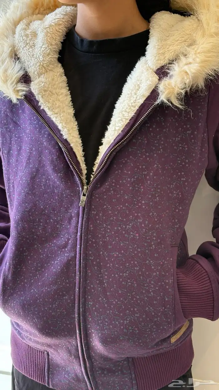 ملابس وجزم للبيع بالكامل 21