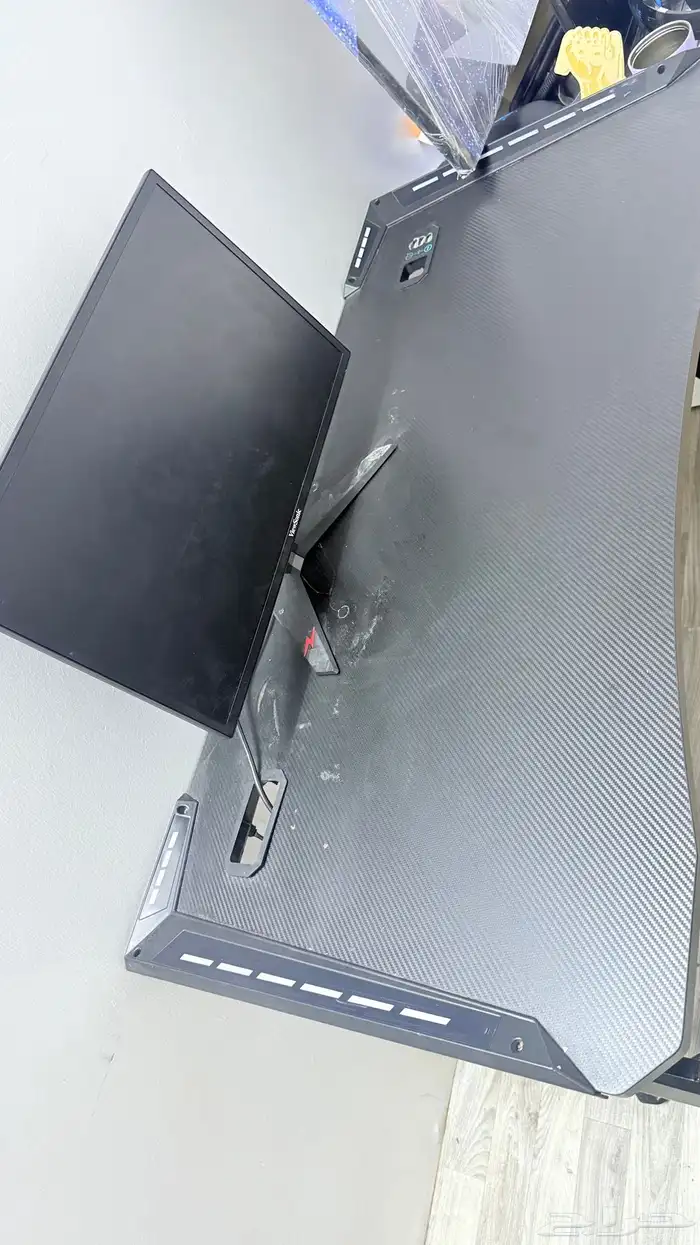 تلفزيون وطاوله 2