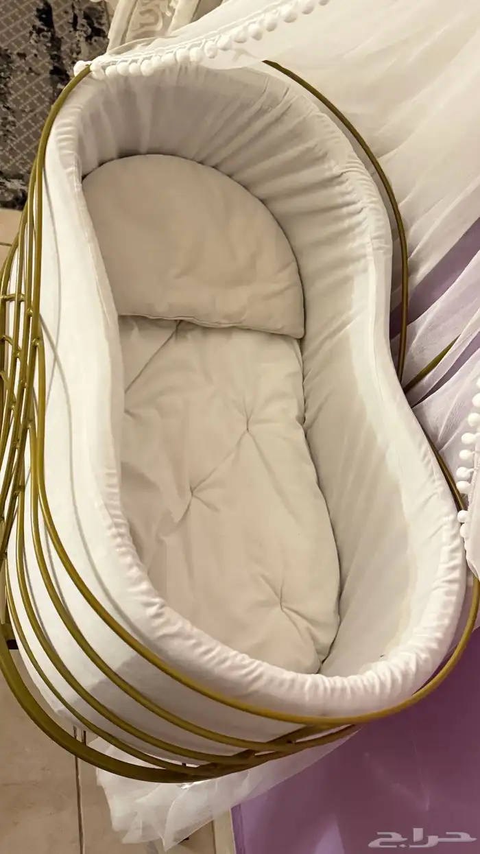 سرير مواليد نظيفه خاليه من اي عيوب مع الكرتون. 1