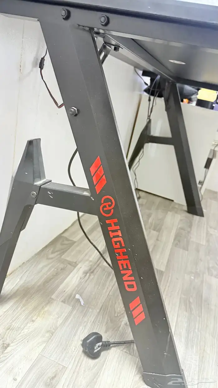 تلفزيون وطاوله 1