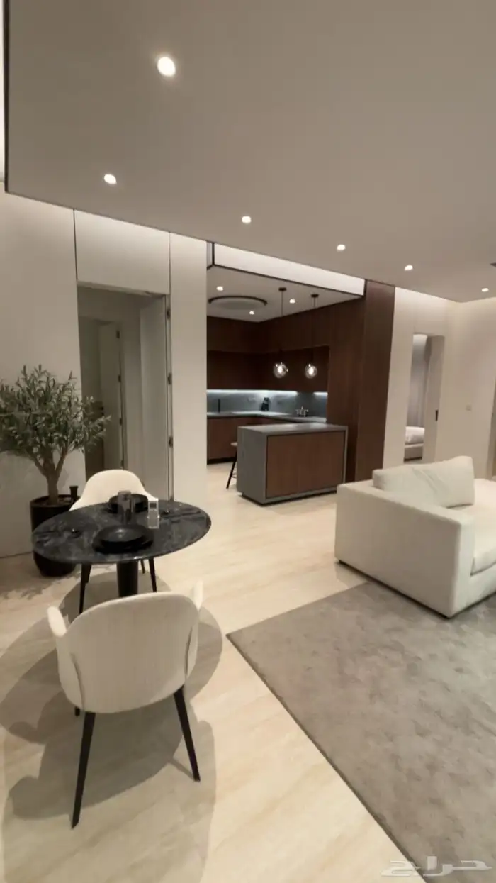 للبيع شقة بتصميم فاخر   مسبح   مصعد   موقف خاص 19