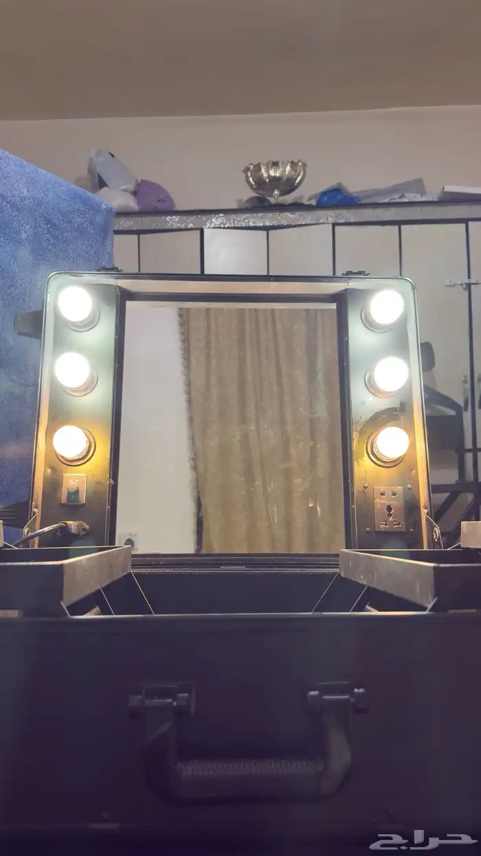 كرسي مكياج و شنطة مكياج 2