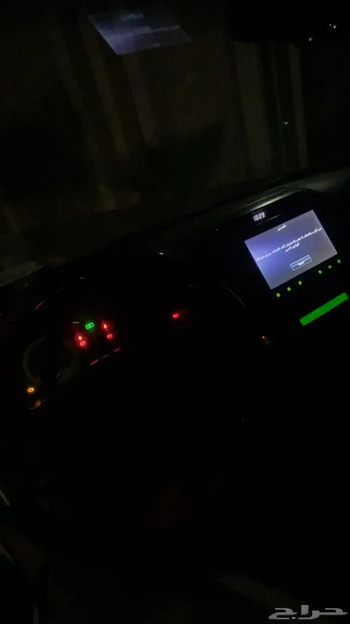 جيب لاندكروزر 2015 نظيف 11