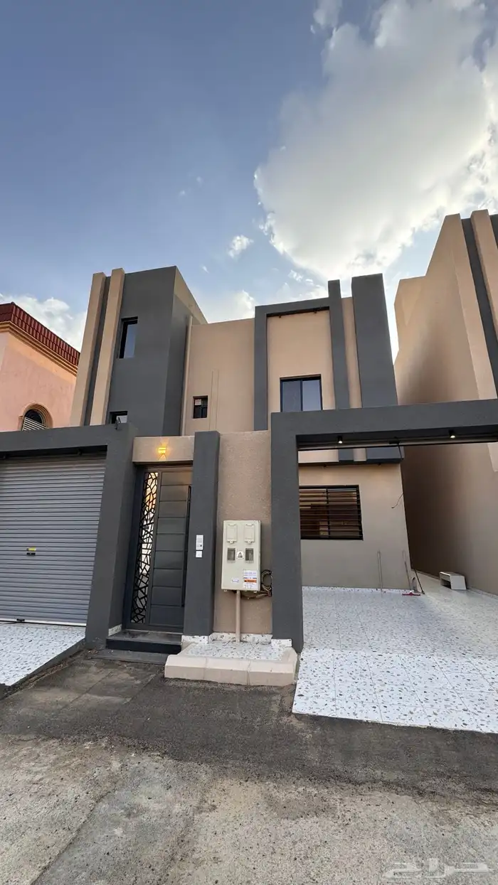 للبيع روف علوى بمدخل سياره مساحه كبيره بالخميس 0