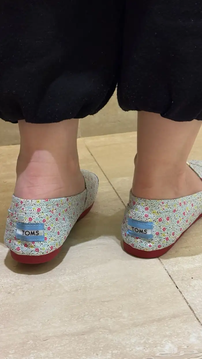 ملابس وجزم للبيع بالكامل 11