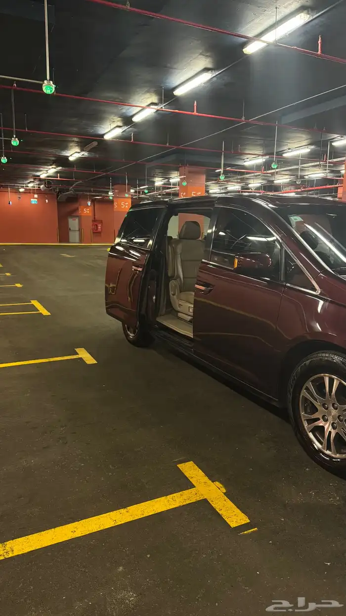 للبيع هوندا اودسي عائلية موديل 2012 6