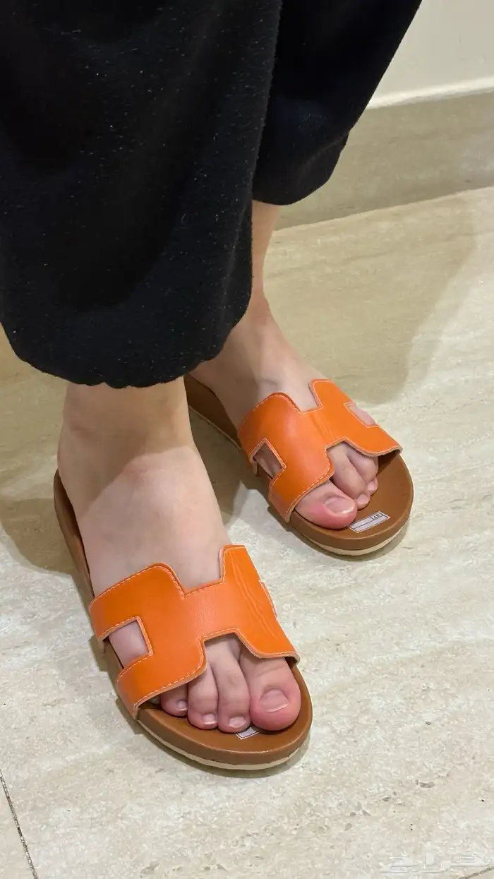 ملابس وجزم للبيع بالكامل 7