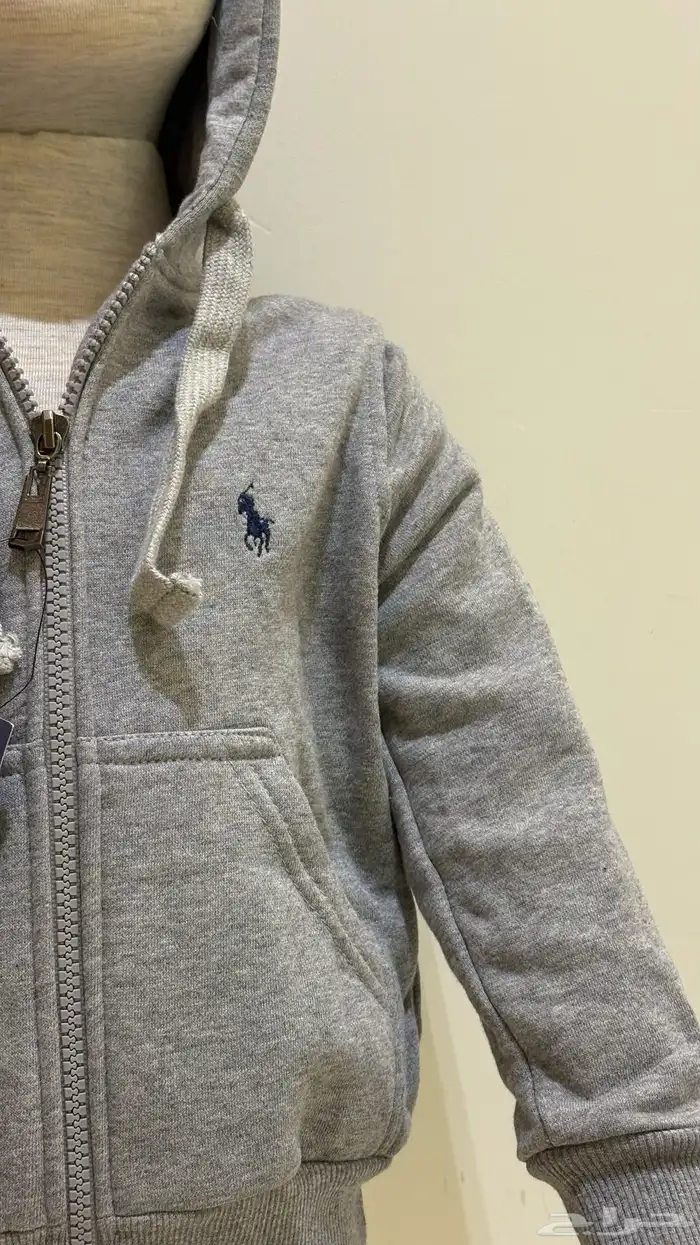 ملابس وجزم للبيع بالكامل 35