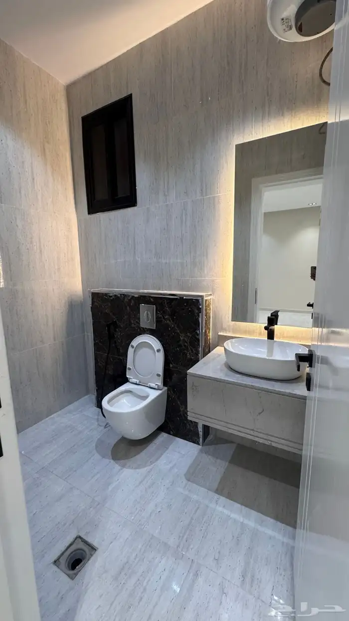 للبيع روف علوى مع ملحق مقابل نادي ضمك طريق ابها الخميس 19