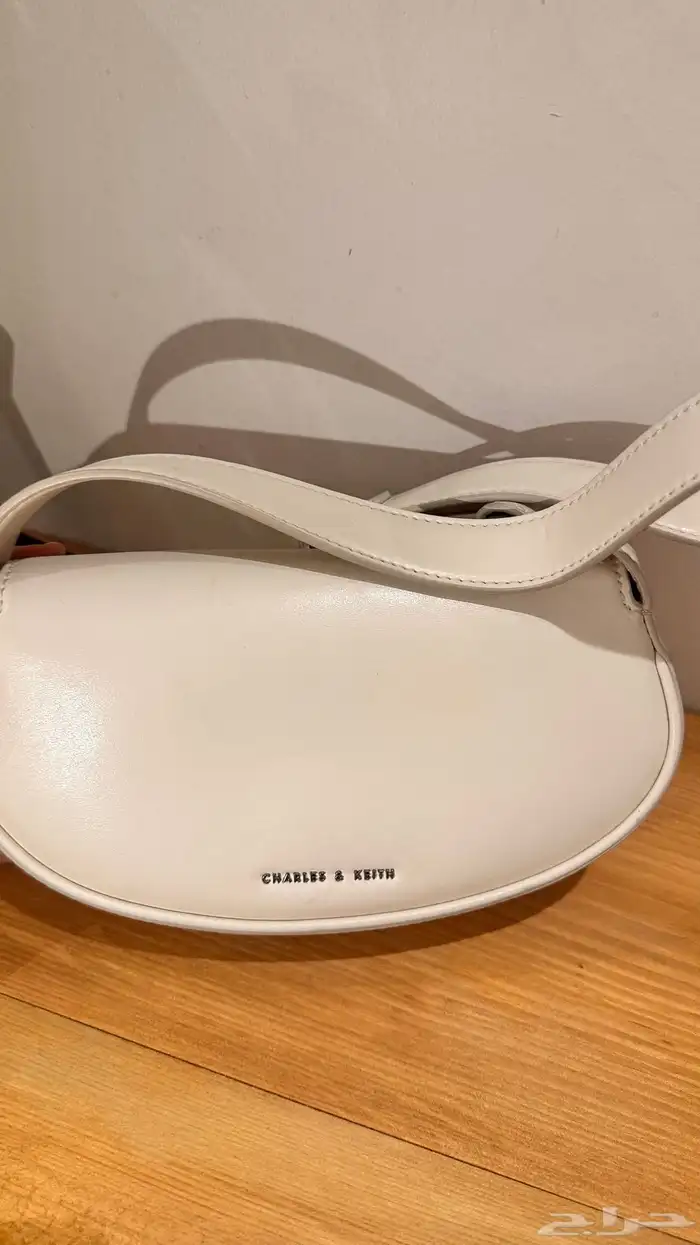 شنطة ماركة تشارلز اند كيث اصليه 2