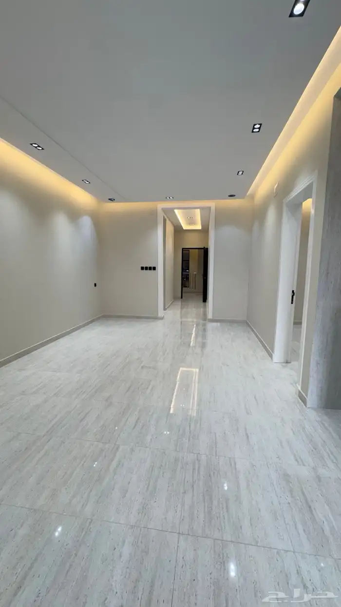 للبيع روف علوى مع ملحق مقابل نادي ضمك طريق ابها الخميس 30