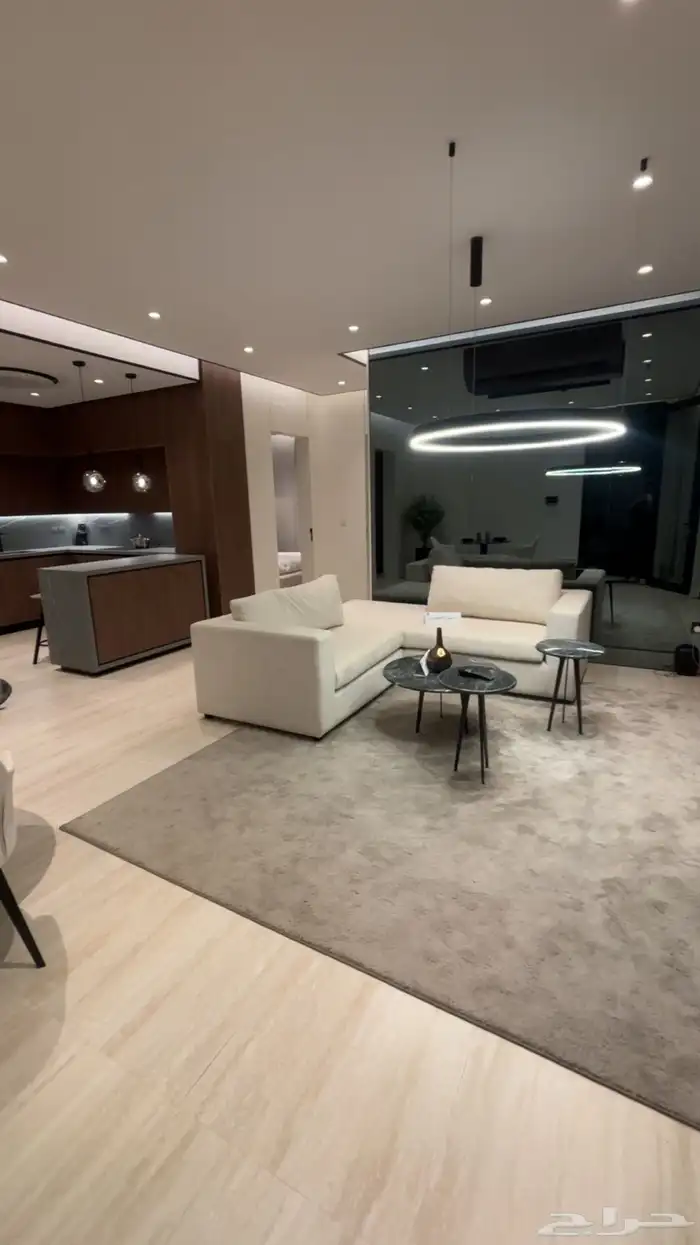 للبيع شقة بتصميم فاخر   مسبح   مصعد   موقف خاص 18