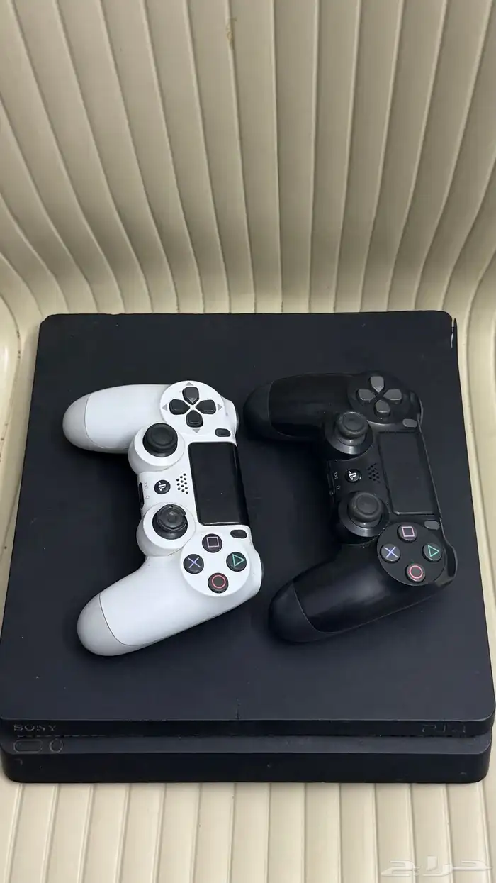 سوني 4 مع يدتين 1