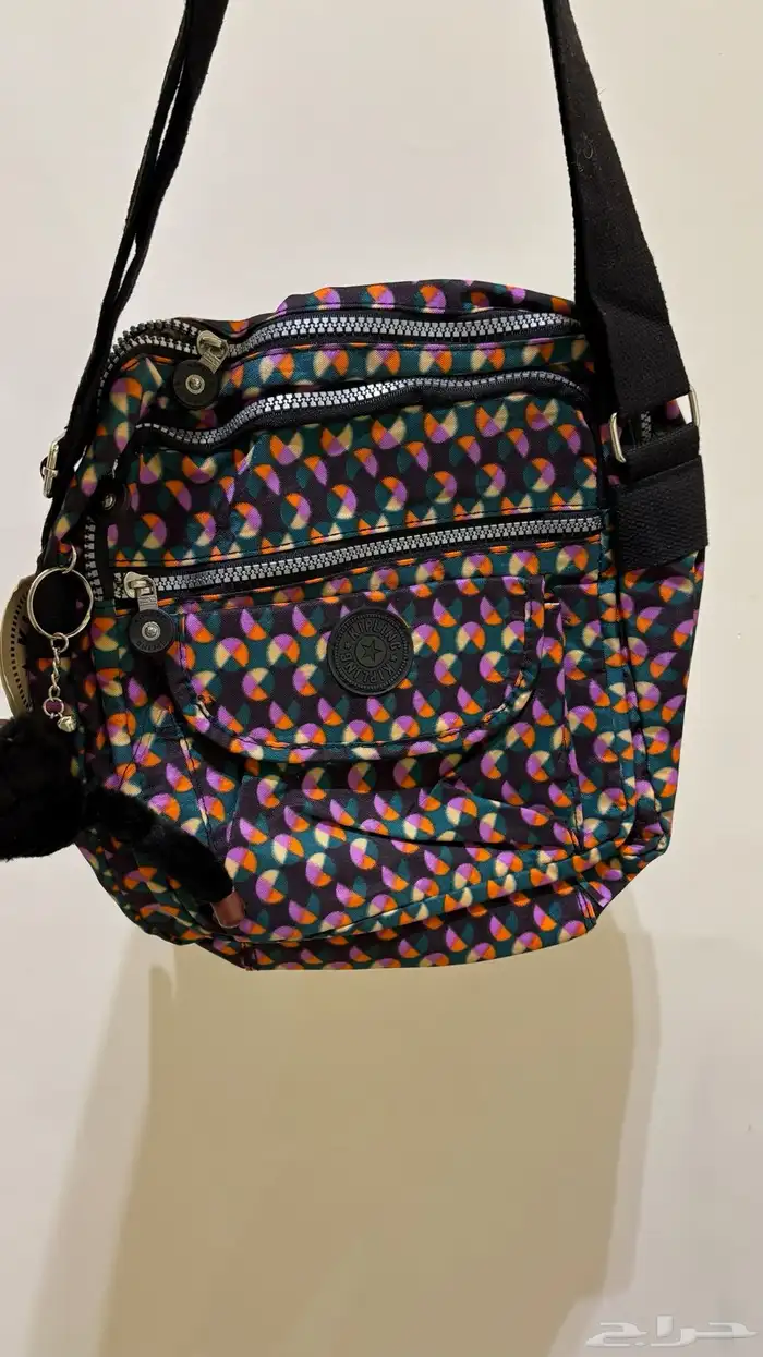 ملابس وجزم للبيع بالكامل 13