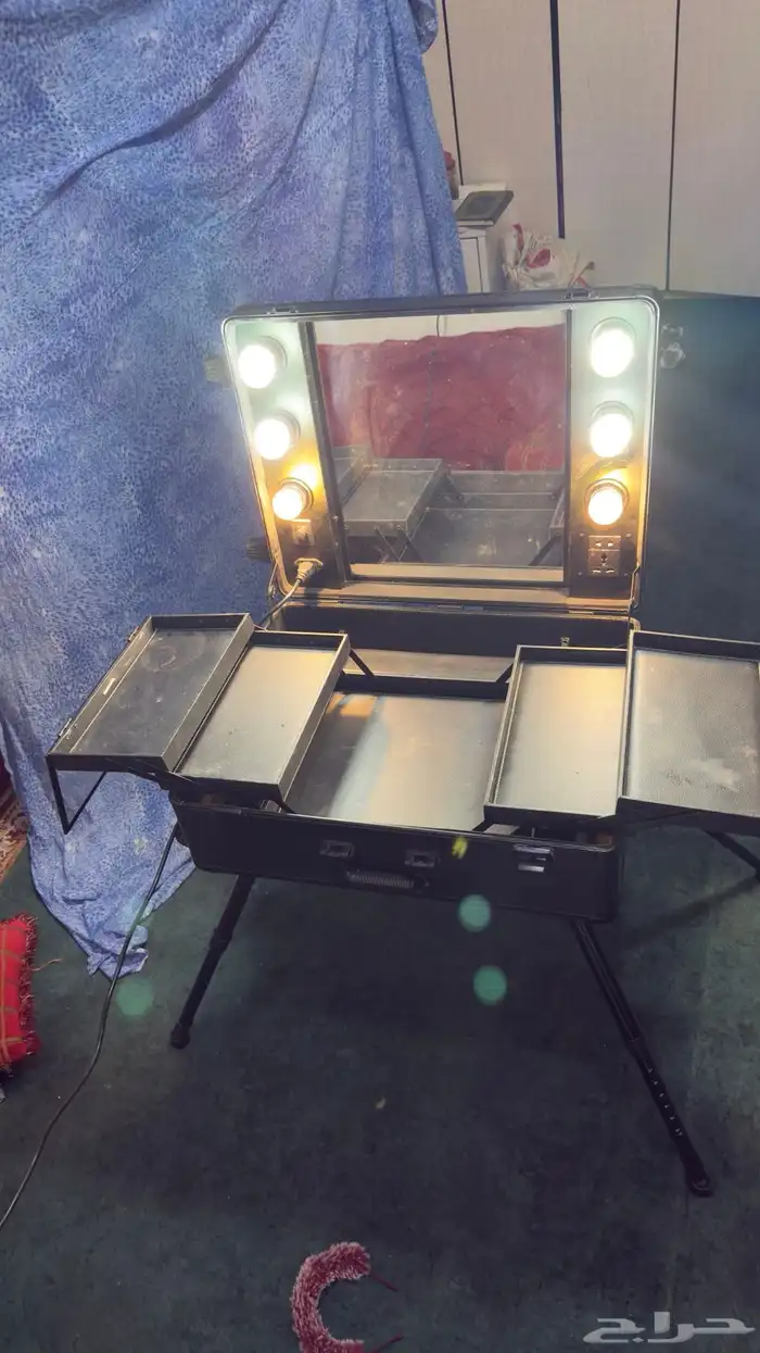 كرسي مكياج و شنطة مكياج 1