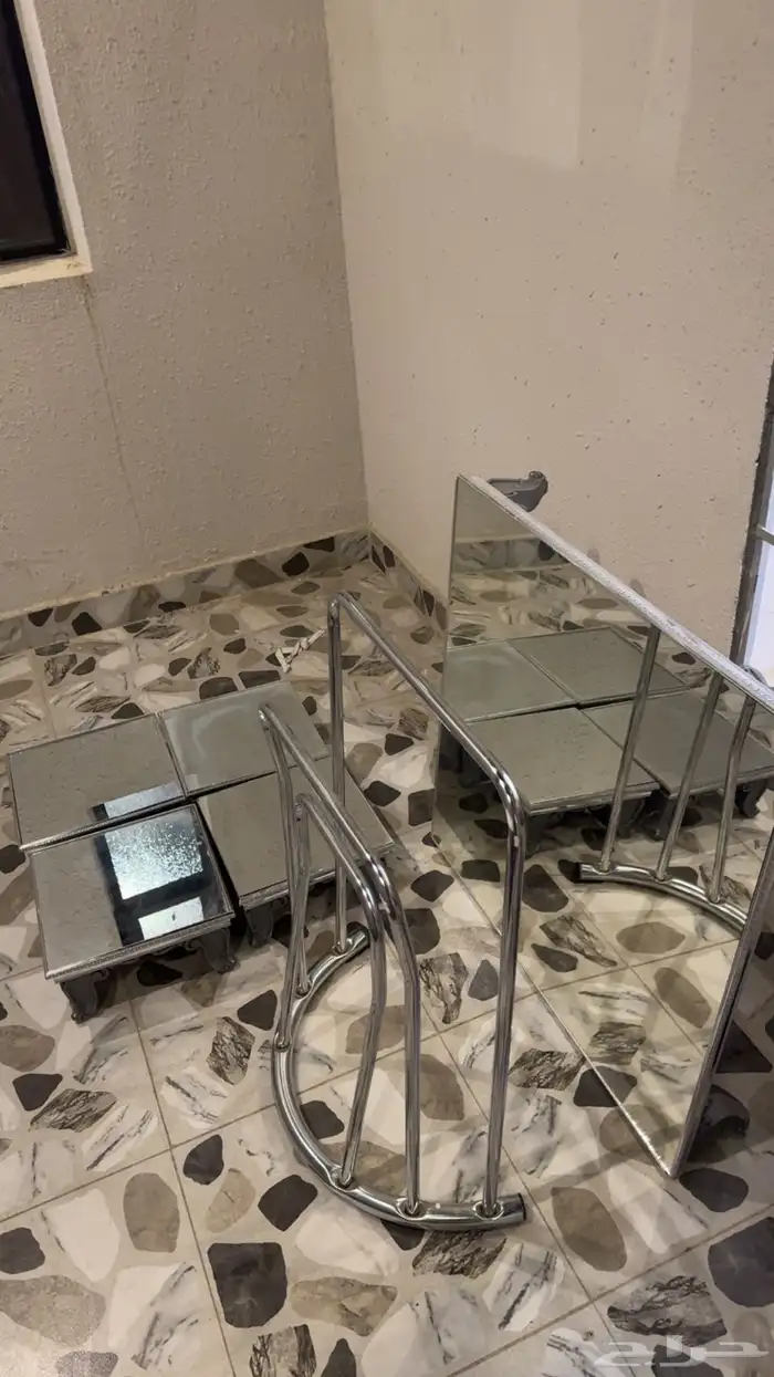 طاولة ارضي مع ستاند مناشف للبيع ب90 5