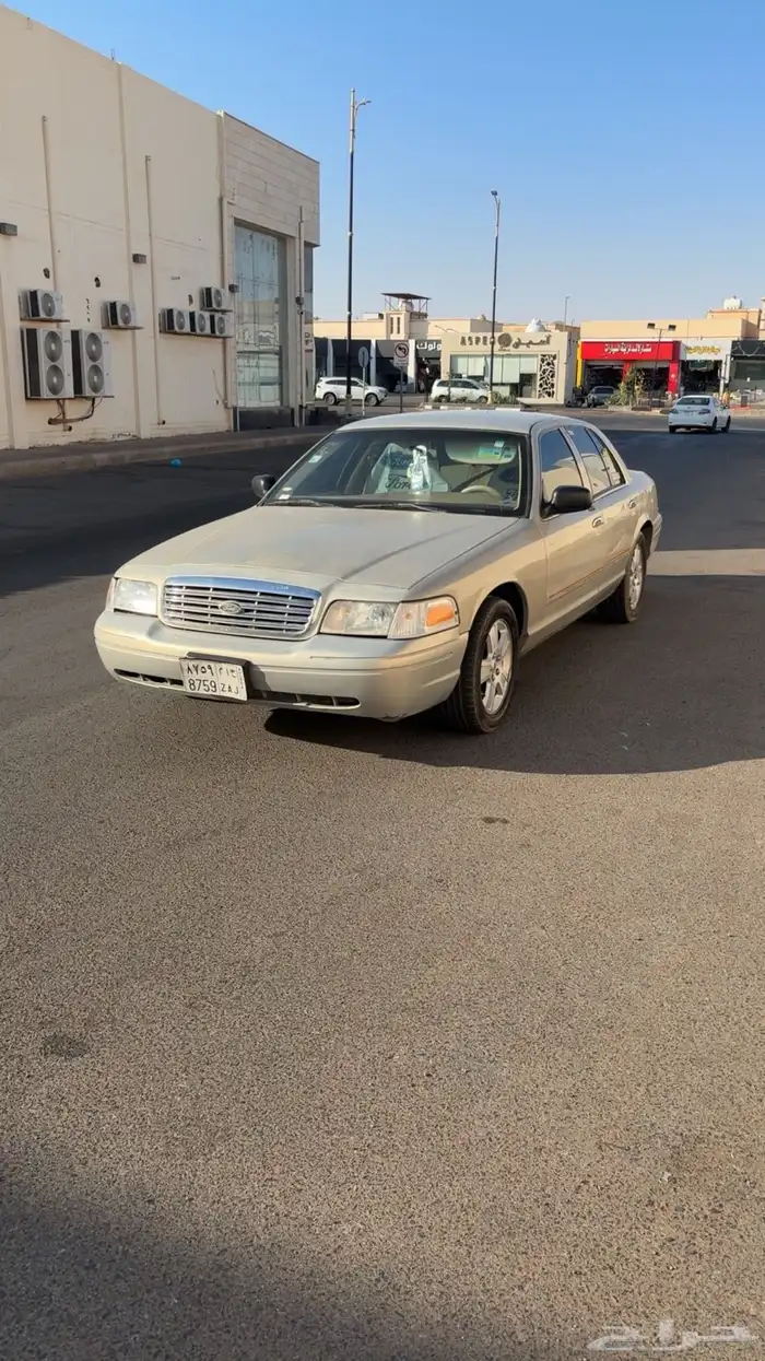 فورد فكوريا2011للبيع واقبل البدل المناسب 5