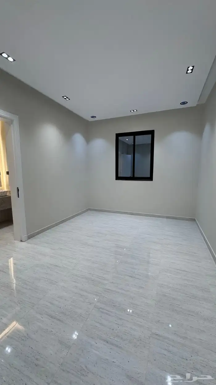 للبيع روف علوى مع ملحق مقابل نادي ضمك طريق ابها الخميس 9