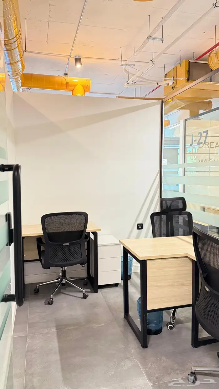 مكتب مؤثث للإيجار 0