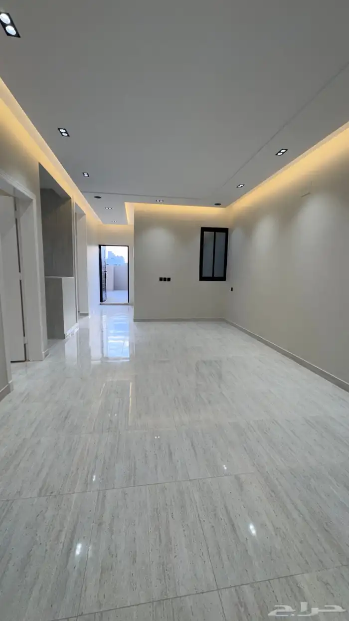 للبيع روف علوى مع ملحق مقابل نادي ضمك طريق ابها الخميس 23