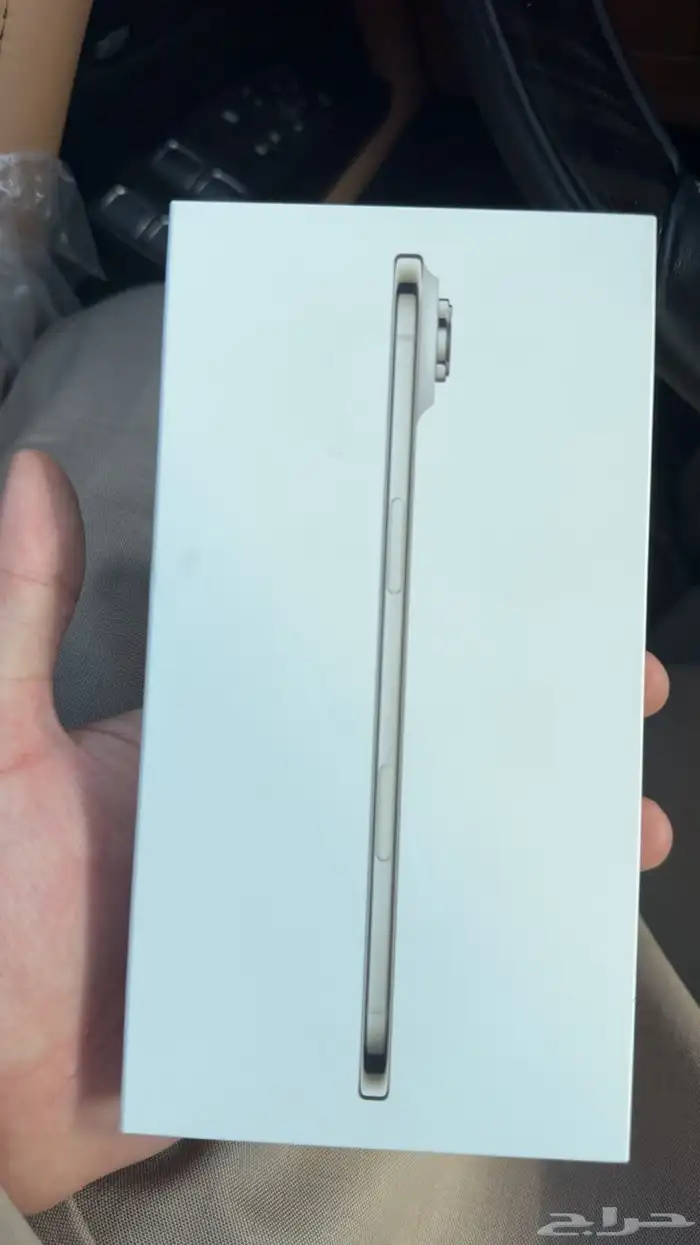 ايفون اير 17 جديد بكرتونه مانفك لون ذهبي 256 1