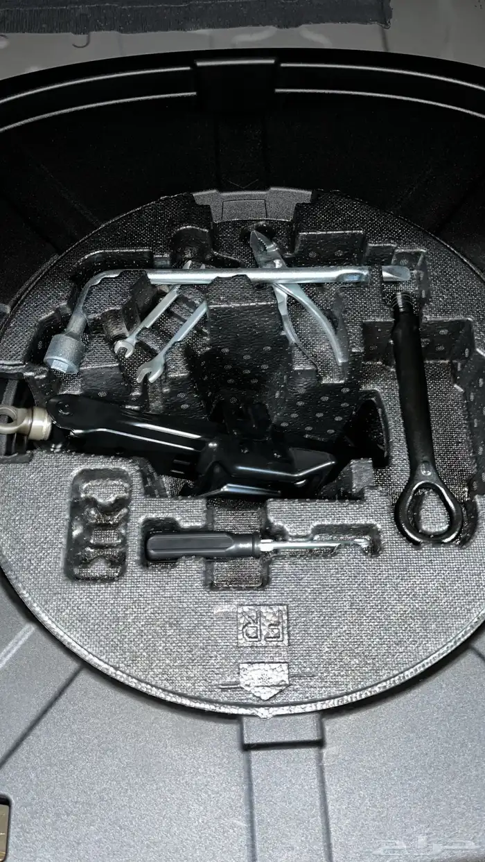 كامري LE 2023 هايبرد 8