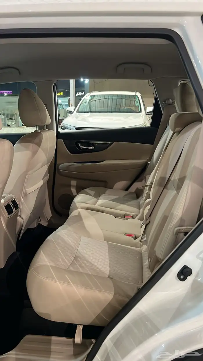 نيسان اكس تريل 2018 عداد قليل 9