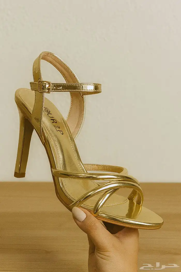 كعب ذهبي للمناسبات 0