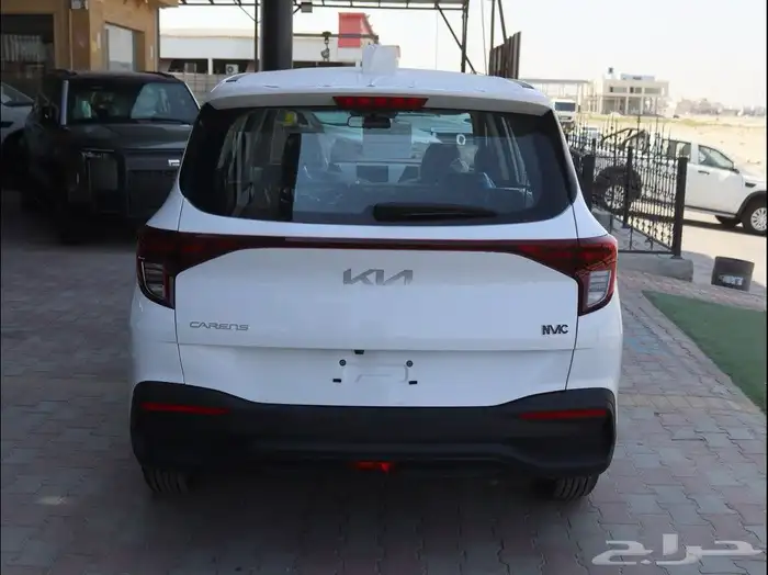 كيا كارينز 2025 عائليه 13