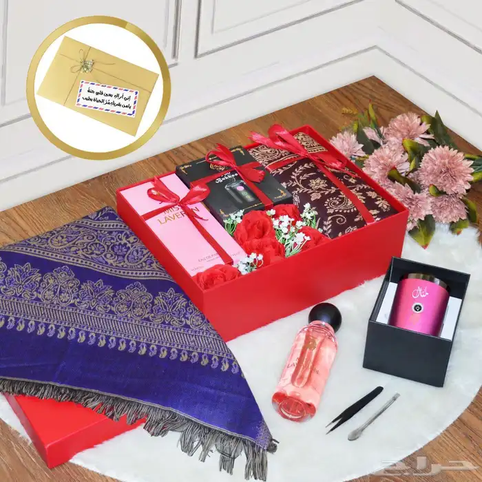 صندوق هدايا  يتم تقديم المجموعة في صندوق هدايا أحمر أنيق مع 3