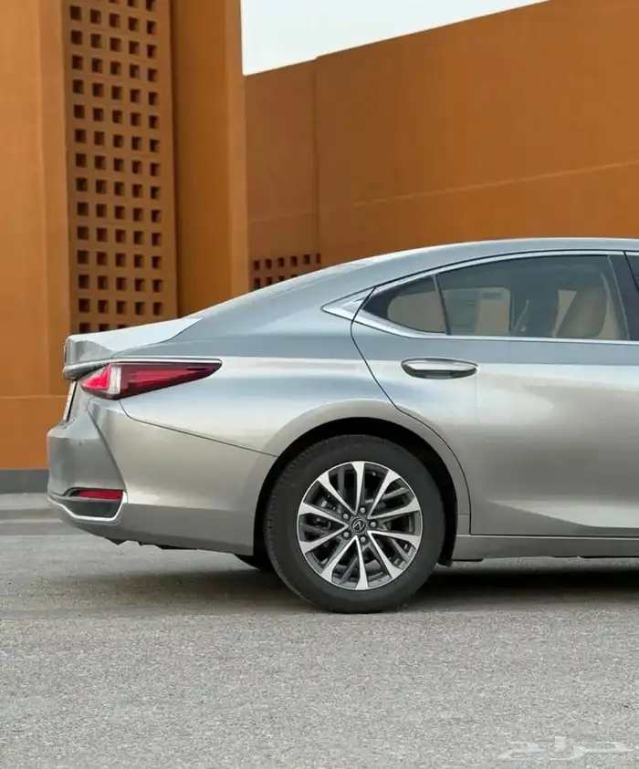 لكزس es 250 2024 ممشى 2000 km 5