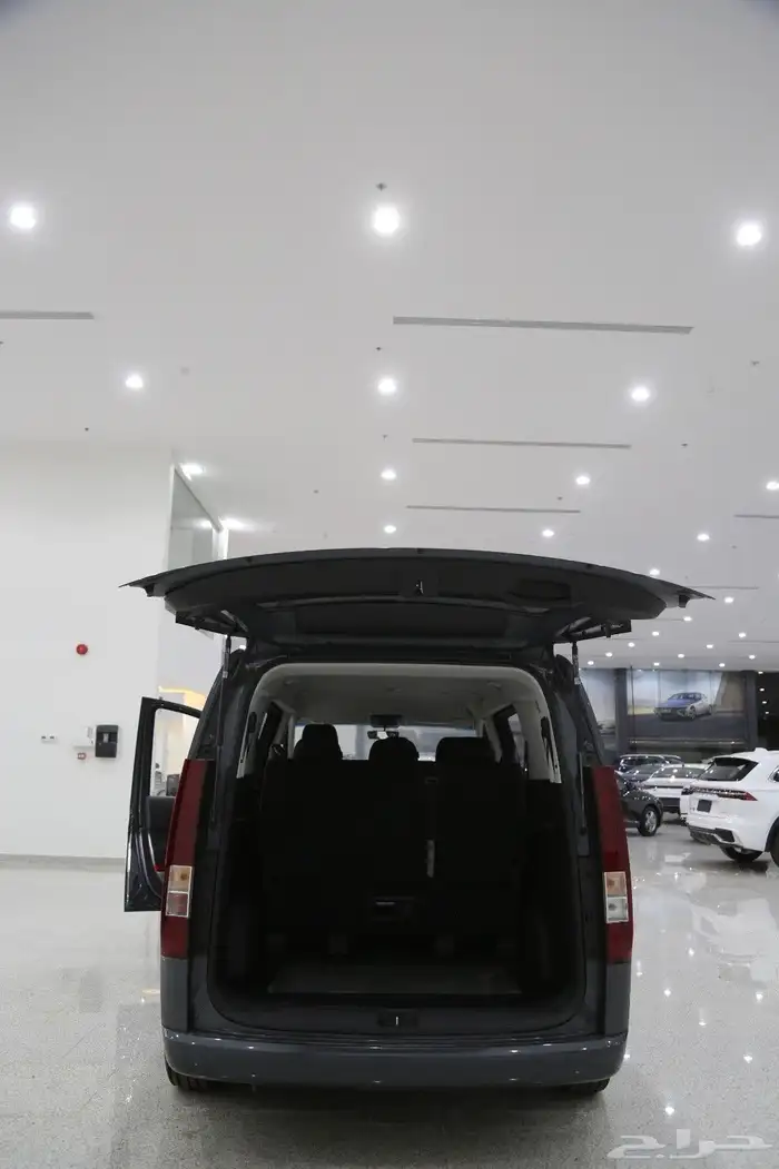 هيونداي ستاريا 2025 ديزل   9 ركاب بسعر 123050 بالضريبة 4