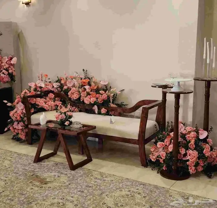 تأجير كوشات مداخل مرايات عقود ورد منسقين كراسي طاولات زل 0